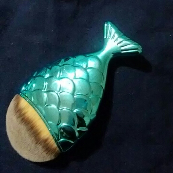 Teal Mermaid Tail Foundation Brush - Picture 2 of 2